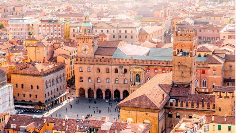 Quadrilocale via de' carbonesi 11, centro storico, bologna