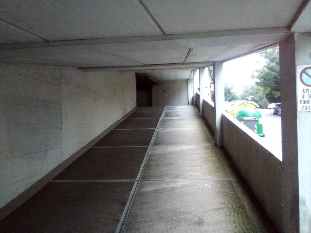 Garage - box via pierino negrotto cambiaso 82r, rivarolo, genova