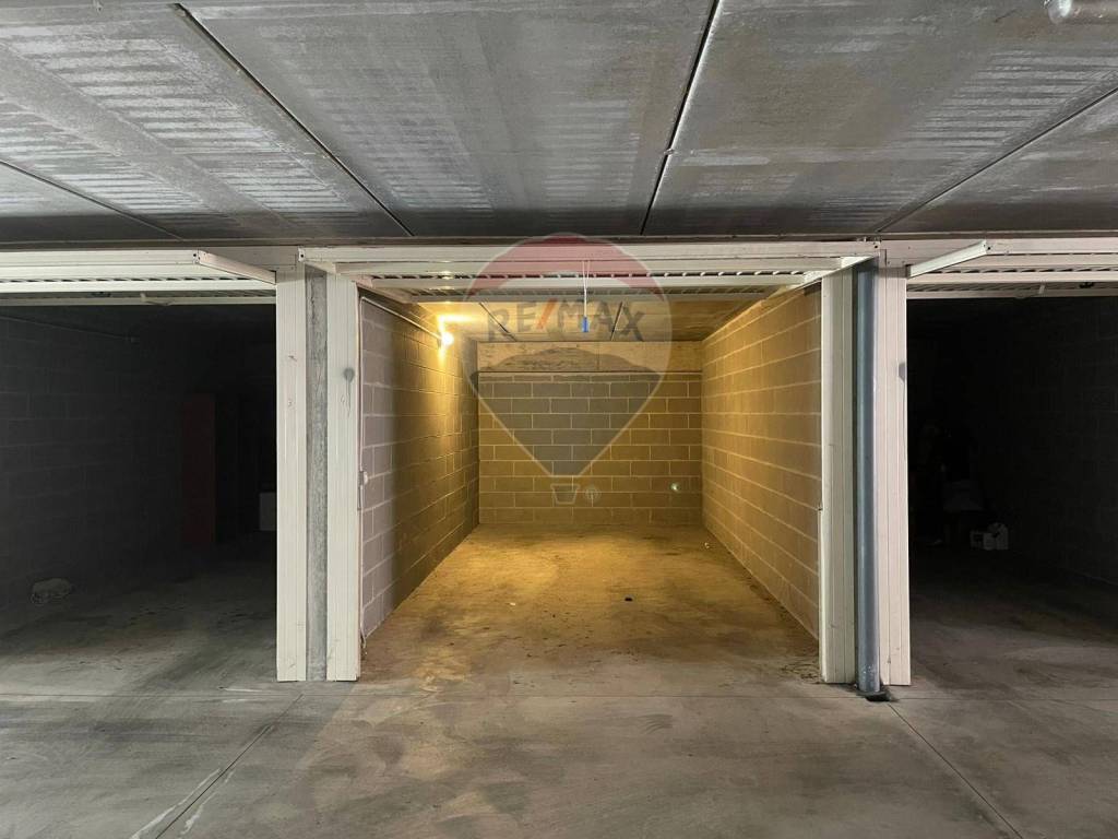 Garage - box montello snc, castellanza