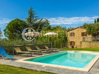 Casale panoramico con piscina e uliveto a Cortona