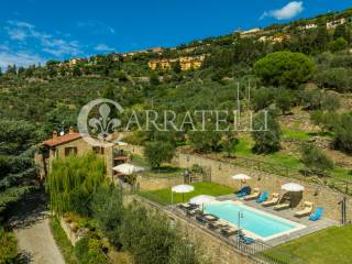Casale panoramico con piscina e uliveto a Cortona