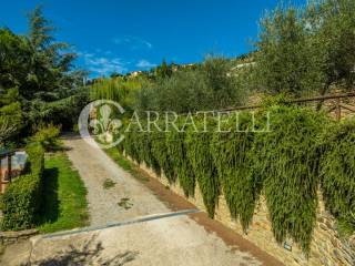 Casale panoramico con piscina e uliveto a Cortona