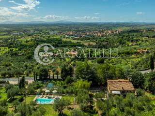 Casale panoramico con piscina e uliveto a Cortona