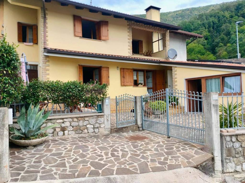 Villa bifamiliare 152 m², meduno