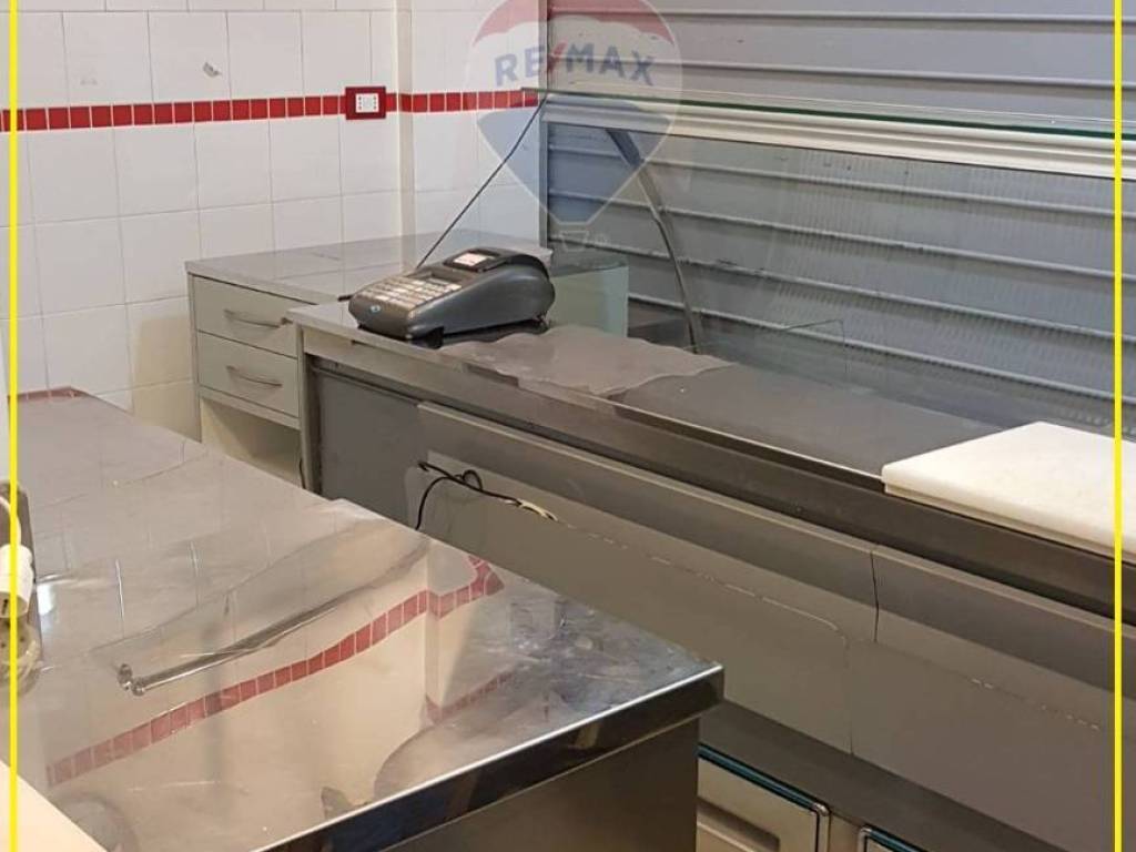 Attività commerciale, piano, ancona