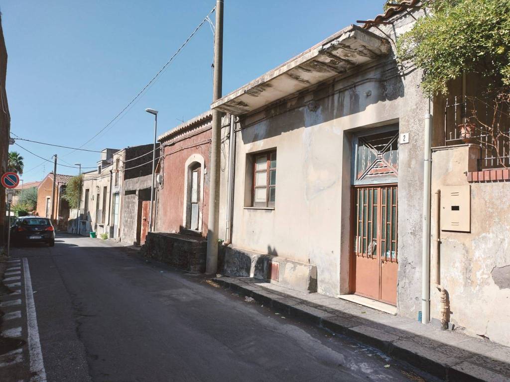 Rustico via rosario nicosia 4, centro, san giovanni la punta