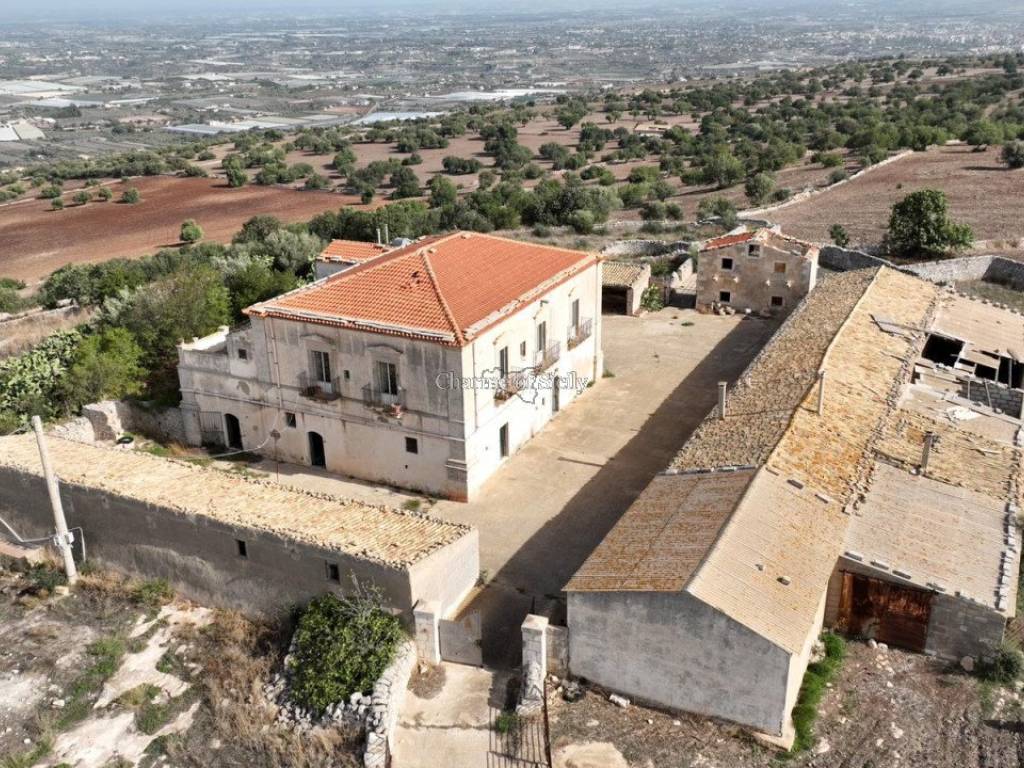 Villa unifamiliare, da ristrutturare, 1300 m², donnafugata - punta braccetto, ragusa