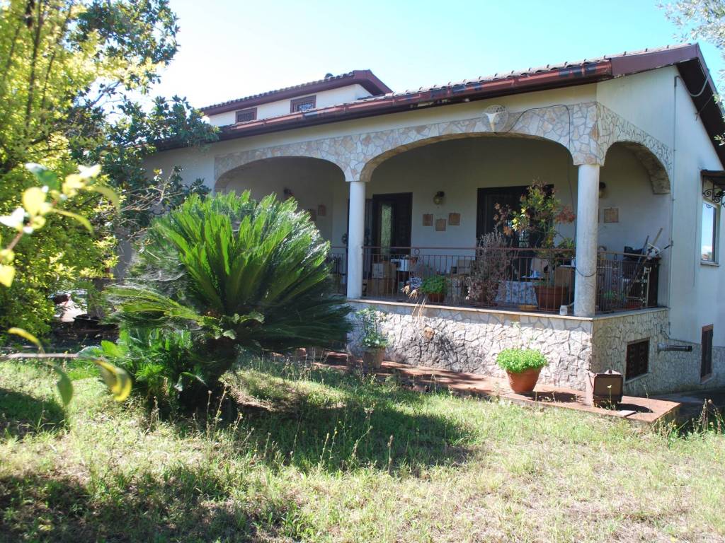 Villa unifamiliare via dei larici 5, fara in sabina