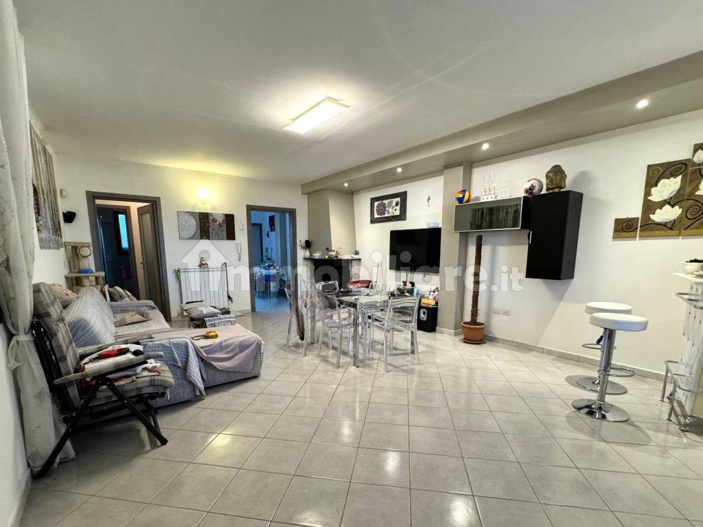 Vendita Appartamento in via Papa Giovanni XXIII. Parabita. Buono stato,  piano rialzato, posto auto, con balcone, riscaldamento autonomo, rif.  115058705