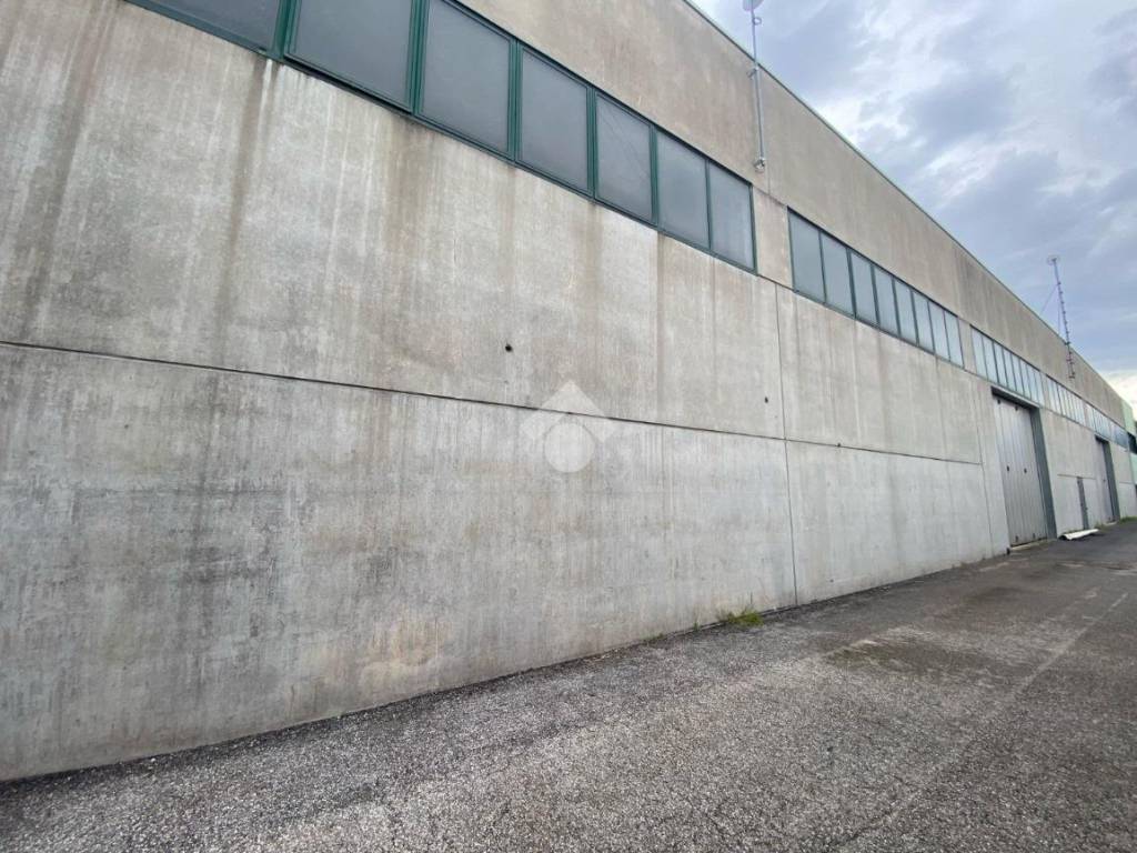 Capannone via giuseppe garibaldi 30, centro, rosà