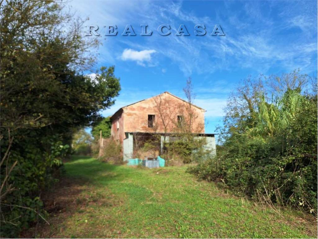 Rustico, da ristrutturare, 360 m², polverigi