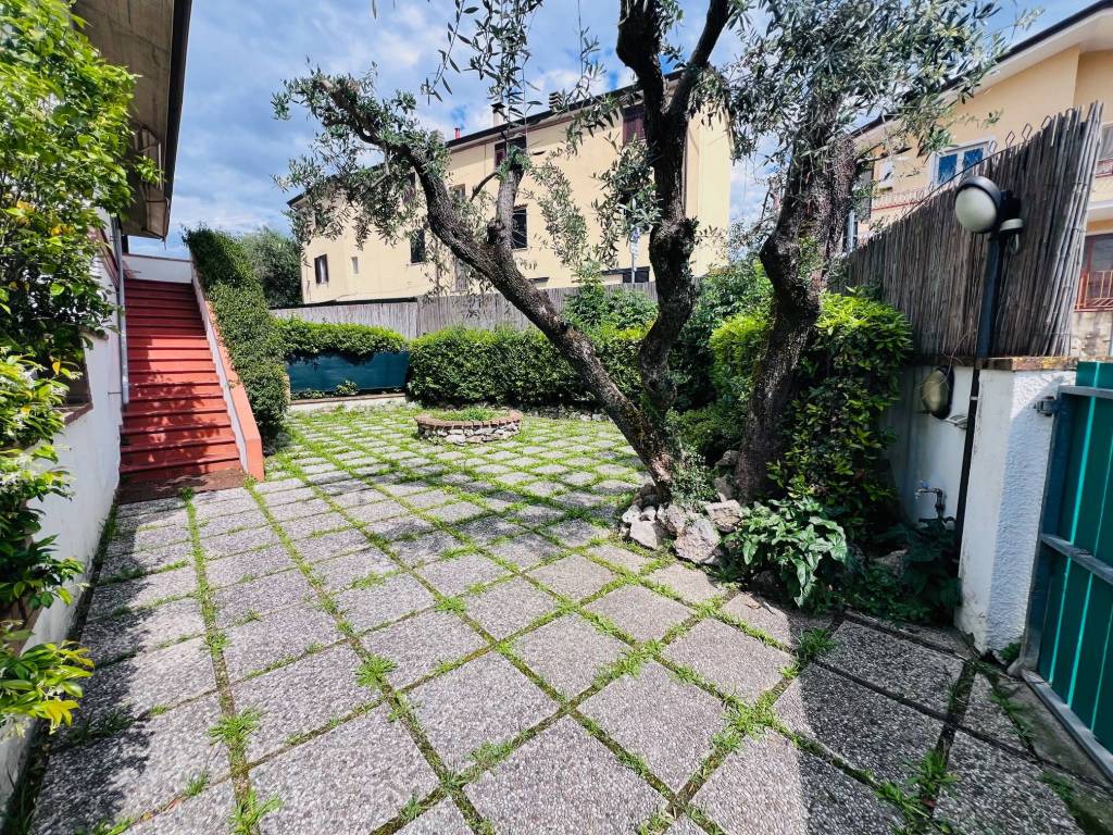 Massa Appartamento con giardino