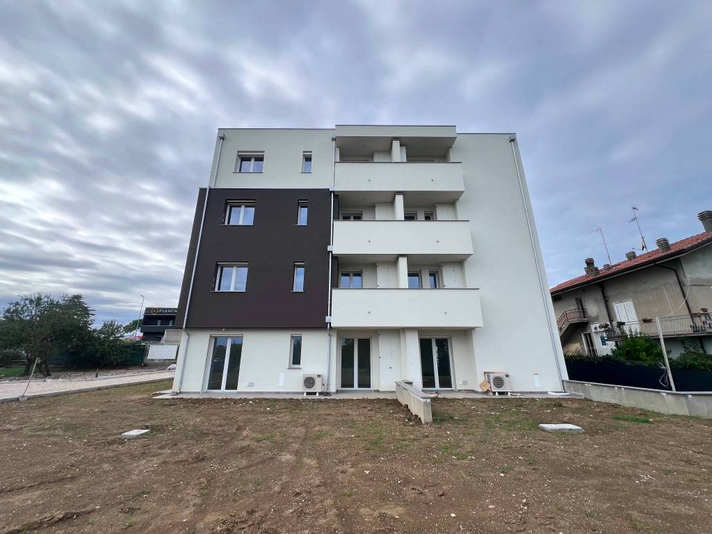 Trilocale viale gradara 14, papini - oltremare, riccione