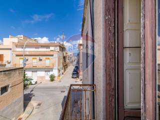 Balcone su via Cavour