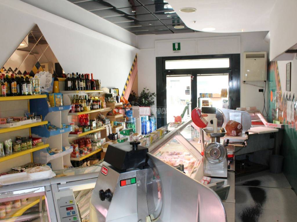 Locale commerciale via giuseppe garibaldi, viale del lavoro, jesi