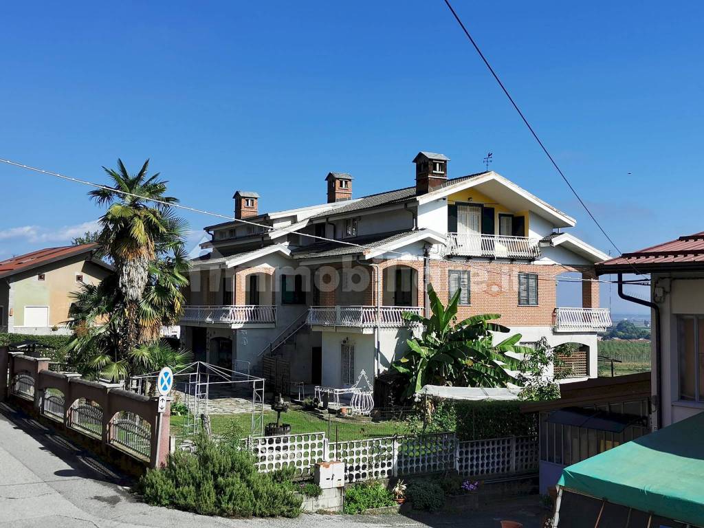 Vendita Appartamento In Via Circonvallazione Envie Buono Stato vendita-appartamento-in-via-circonvallazione-envie-buono-stato