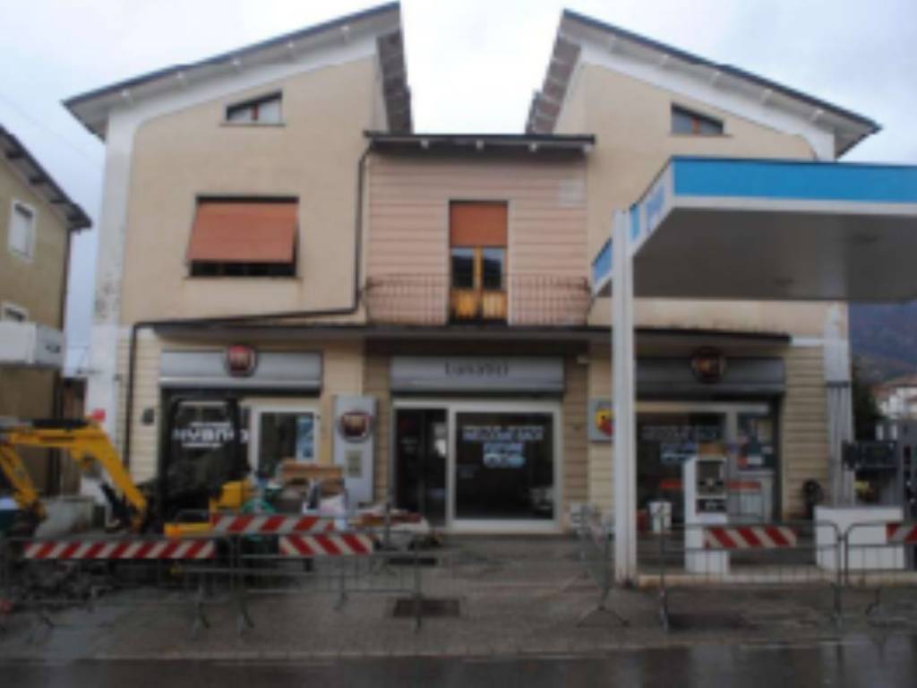 Capannone all'asta via roma, barga