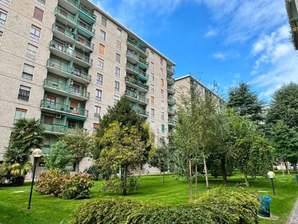 Vendita Appartamento Corsico. Trilocale in via Niccolò Copernico 19. Ottimo  stato, secondo piano, con balcone, riscaldamento centralizzato, rif.  115137393