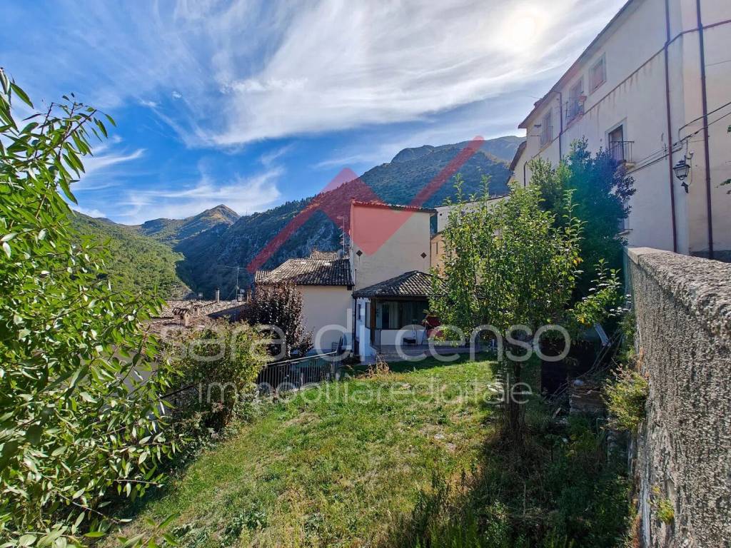 Villa unifamiliare via porta pazziana, 11, centro, anversa degli abruzzi