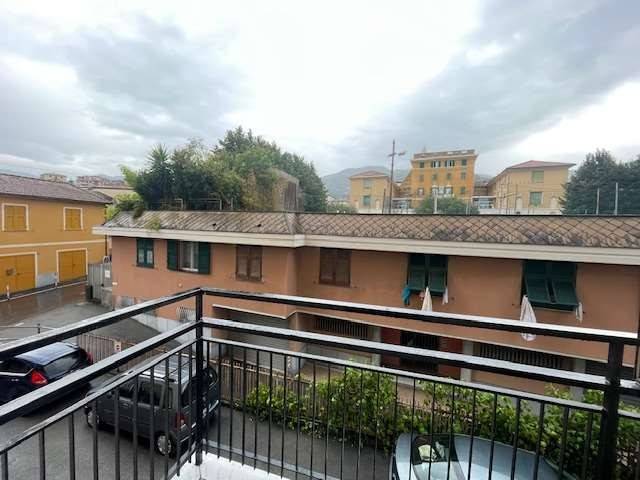 Bilocale buono stato, primo piano, centro - esterno ferrovia, rapallo