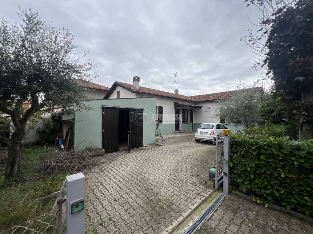 Villa unifamiliare via fontanelle 23, spazzoli - medaglie d'oro, forlì