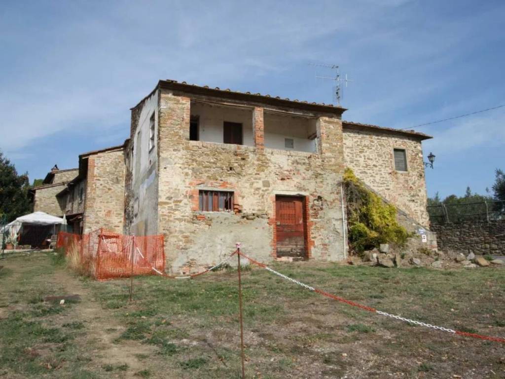 Rustico località poggio al pino, capolona