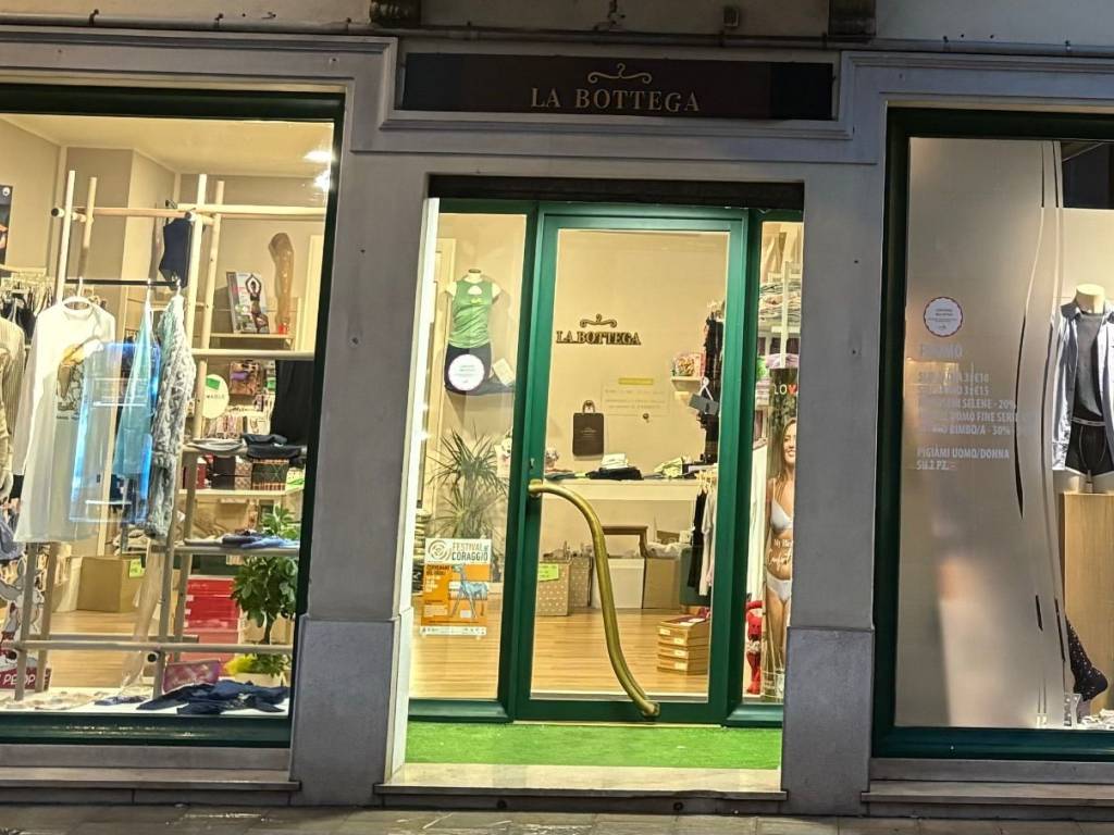 Negozio di abbigliamento via roma 25, centro, cervignano del friuli