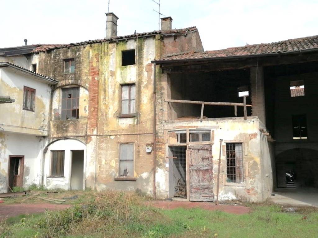 Rustico via lusardi, calvenzano