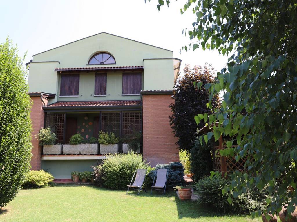 Villa bifamiliare strada bassa, collecchio