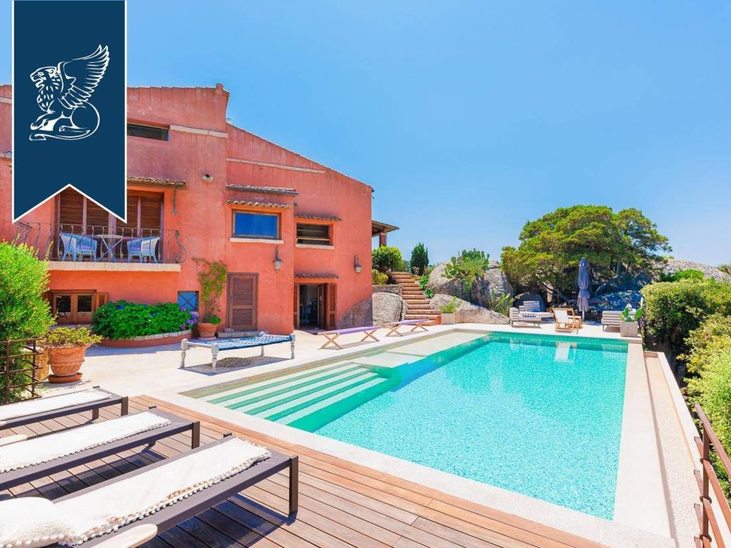 Villa unifamiliare, ottimo stato, 300 m², olbia