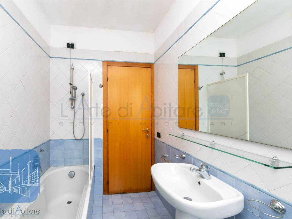 Bagno completo finestrato