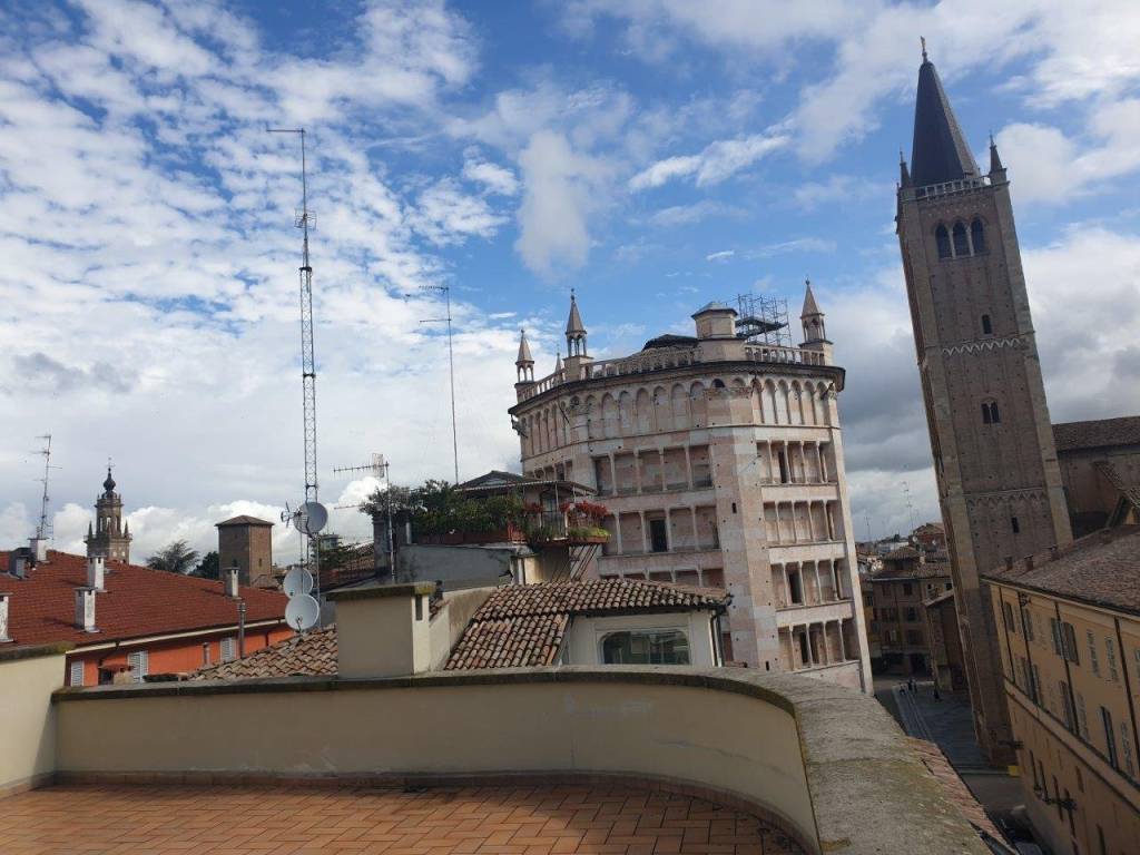 Quadrilocale borgo san biagio 9, centro storico, parma