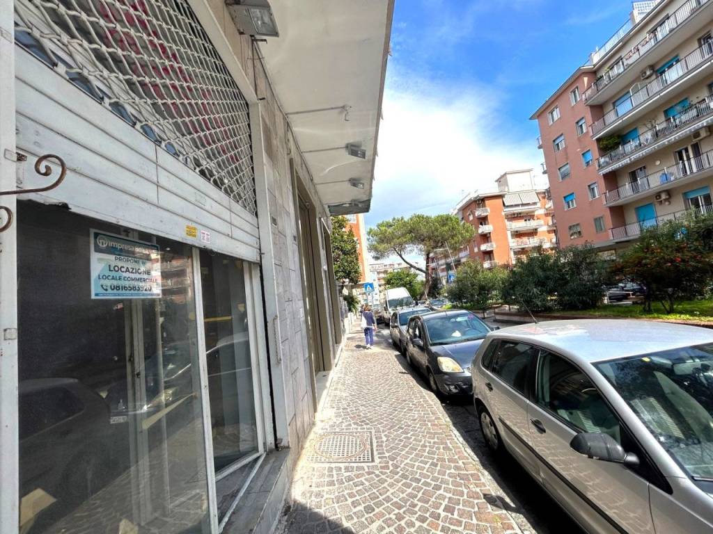 Locale commerciale via edoardo nicolardi, colli aminei - capodimonte, napoli