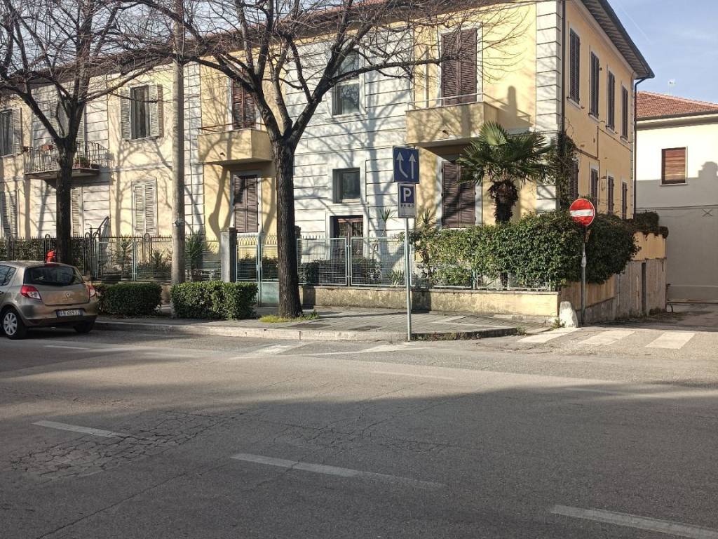 Trilocale via flavio ottaviani, viale roma, foligno