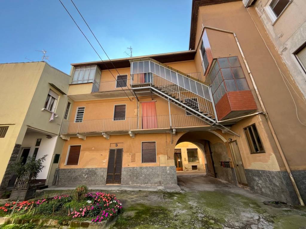 Terratetto unifamiliare 181 m², da ristrutturare, galliate