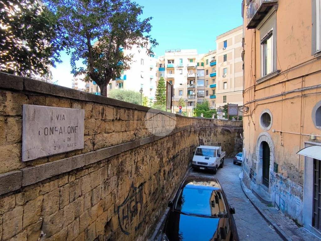 Locale commerciale via confalone, piazza canneto - salvator rosa, napoli