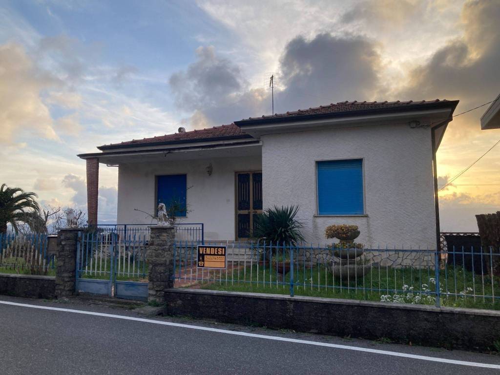 Villa bifamiliare via antonio gramsci 106, ponzano superiore, santo stefano di magra