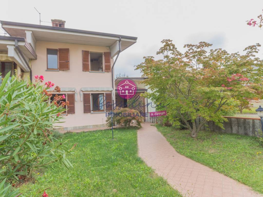 Villa a schiera 5 locali, ottimo stato, centro, agazzano