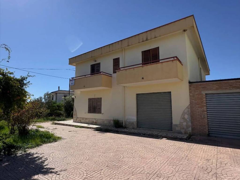 Villa unifamiliare via santa lucia san c., zona capo rizzuto, apriglianello, papanice, crotone