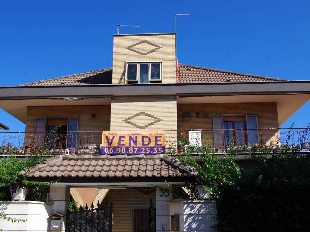 Appartamento via Riace 35, Morena, Roma