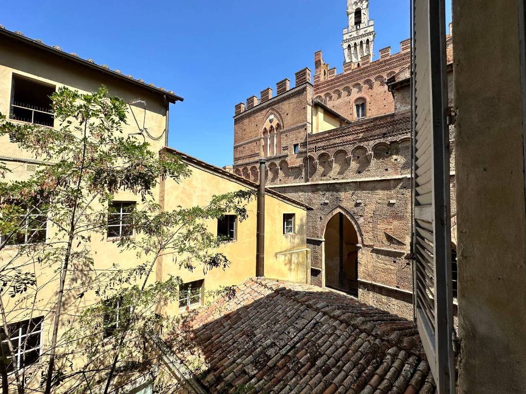 Appartamento casato di sotto 15, piazza del campo - duprè, siena