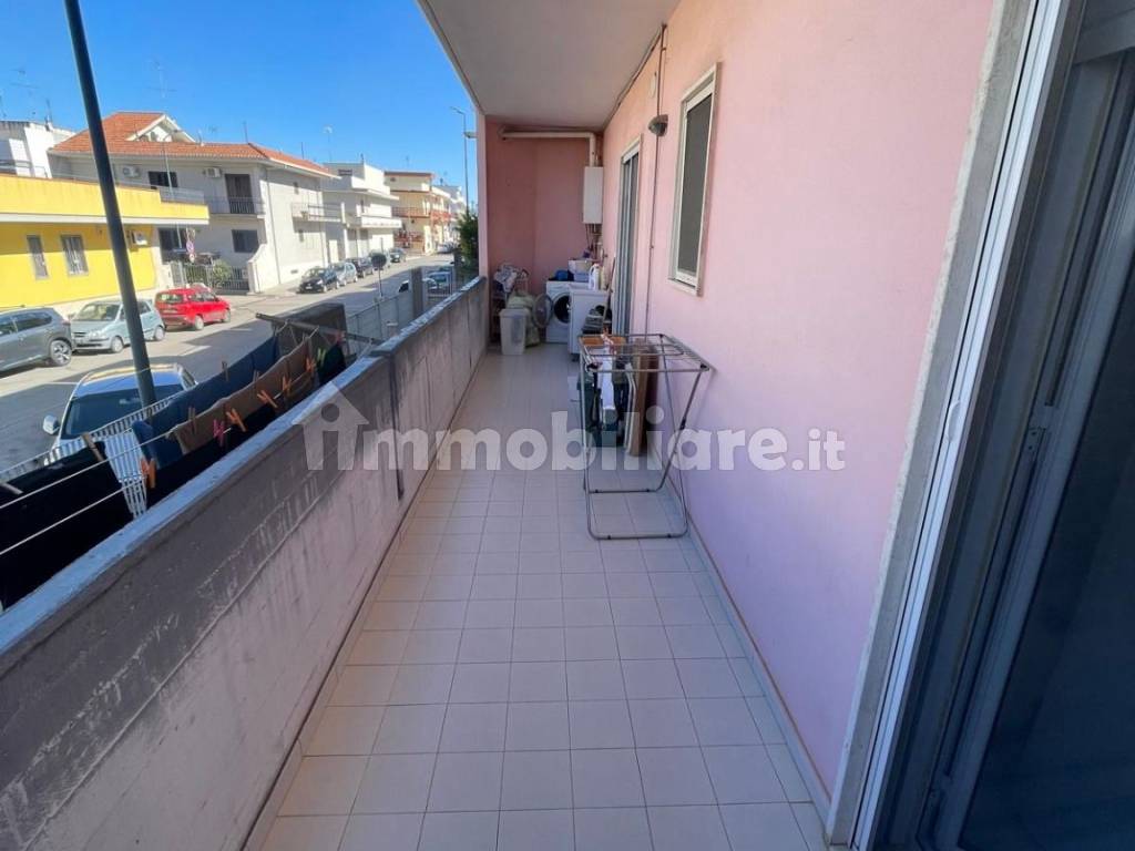 Vendita Appartamento Cellamare. Trilocale in via Casamassima. Ottimo stato,  piano rialzato, posto auto, con balcone, riscaldamento autonomo, rif.  115316651