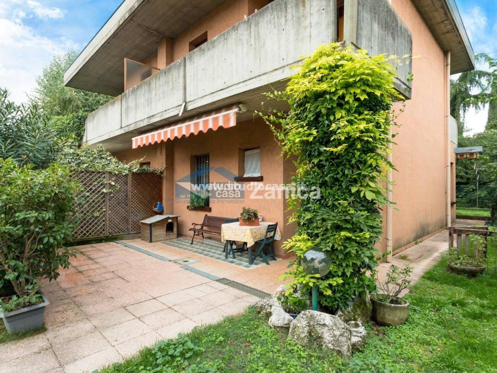 Villa bifamiliare, buono stato, 160 m², azzano san paolo