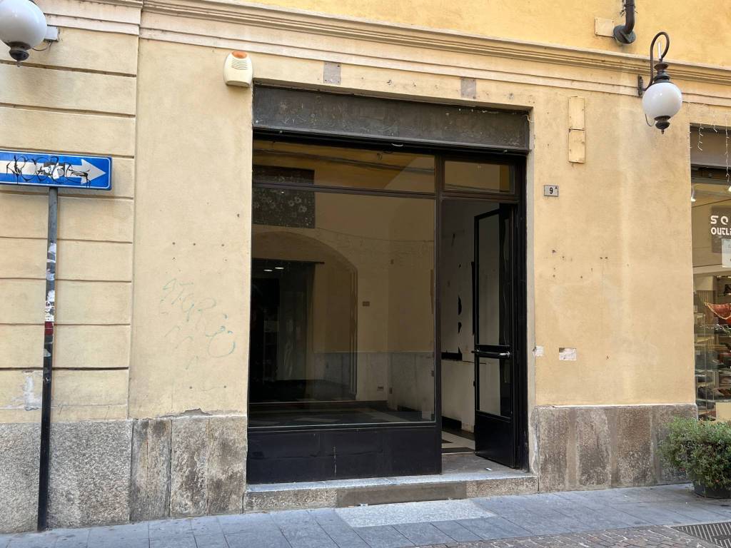 Locale commerciale corso felice cavallotti 9a, centro storico, novara