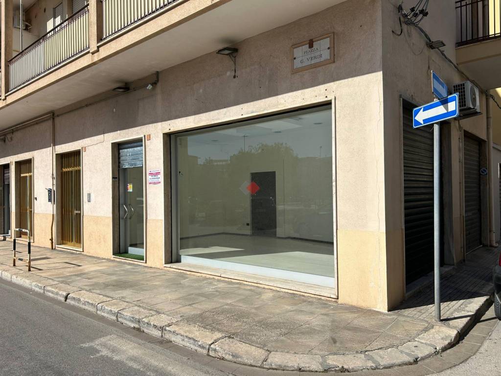 Locale commerciale piazza giuseppe verdi 8, grottaglie