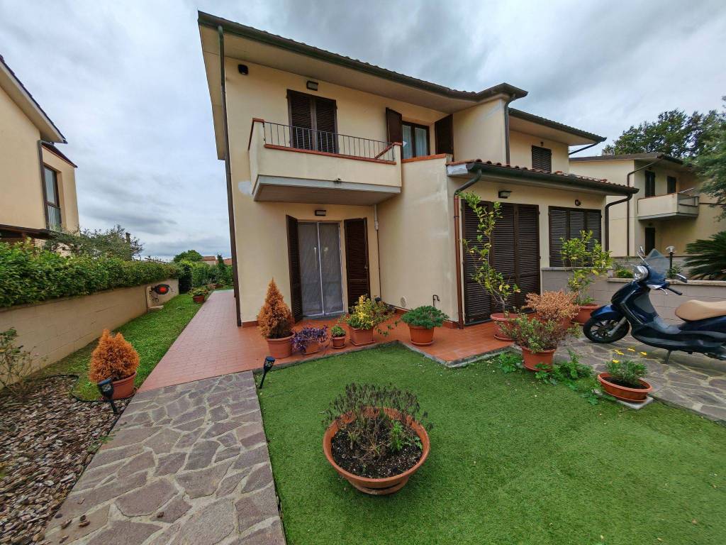 Villa bifamiliare, ottimo stato, 115 m², navacchio nord - zambra, cascina