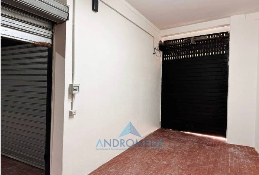 Garage - box largo domenico martuscelli, vomero, napoli