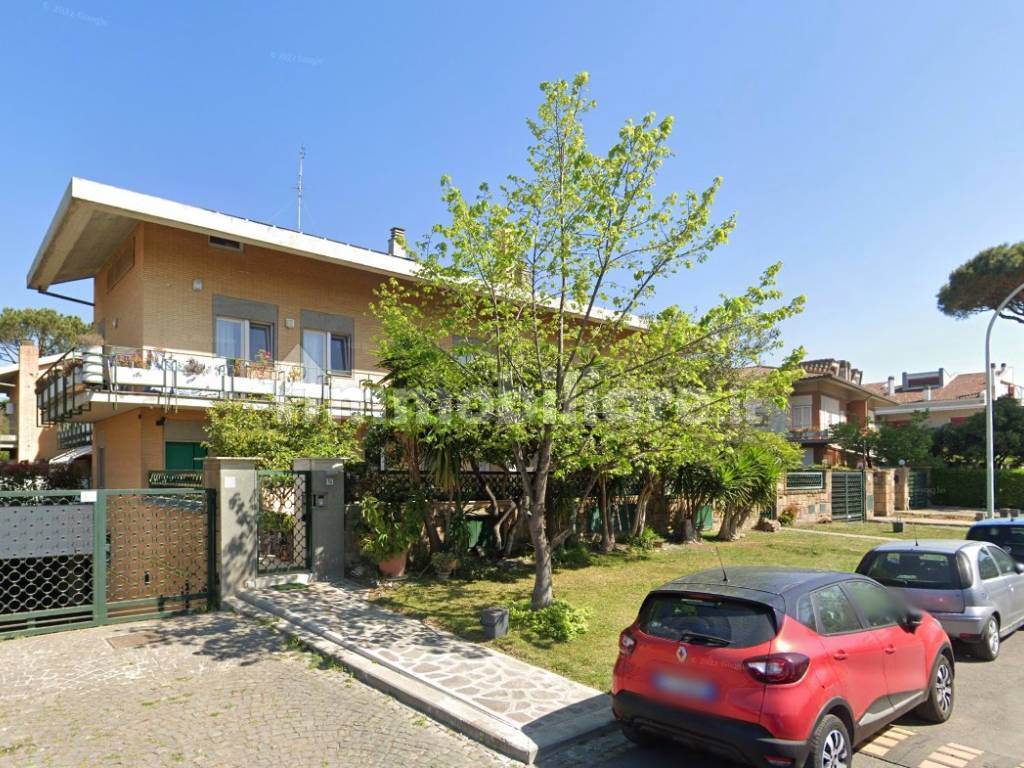 Villa plurifamiliare via Tespi, Axa, Roma