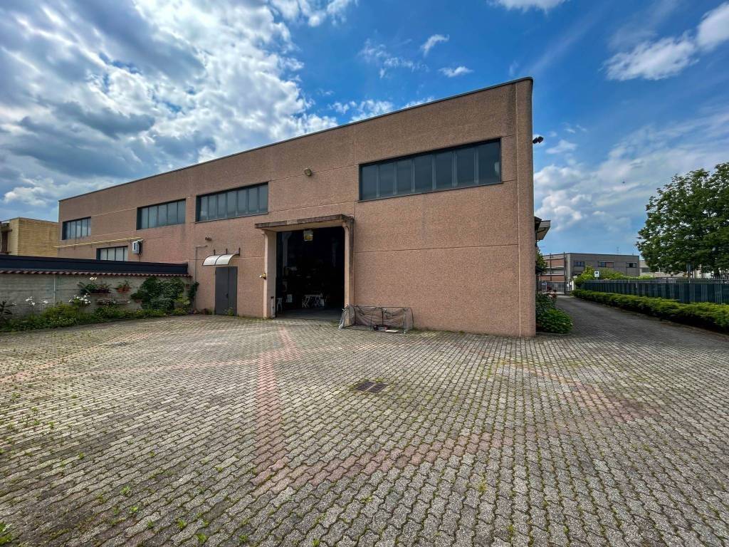 Capannone via niccolò tommaseo 14, vimercate sud, vimercate