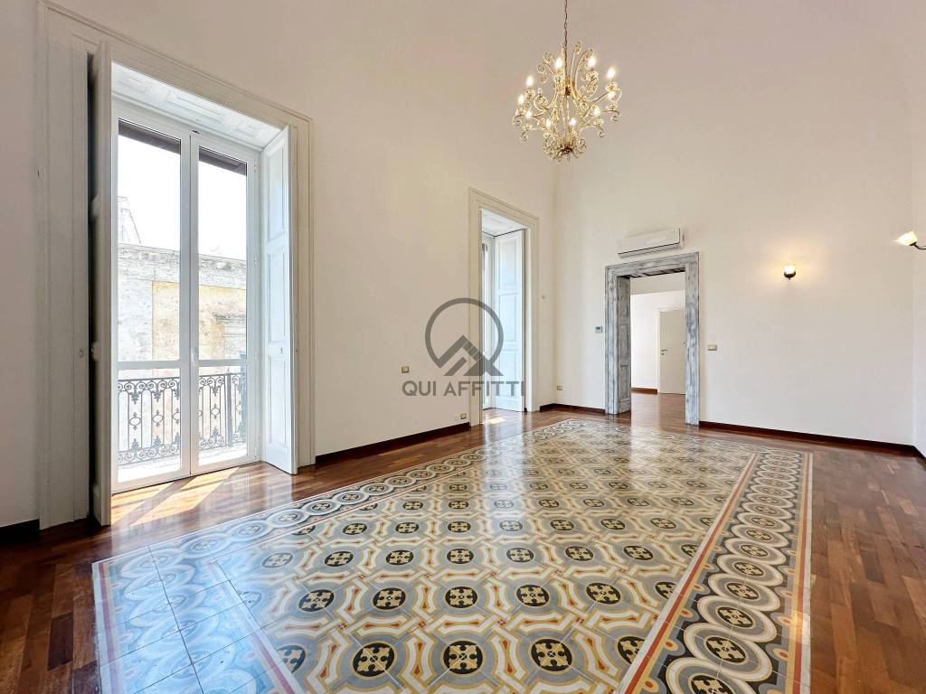Palazzo - Edificio piazza La Corte, Centro Storico, Andria